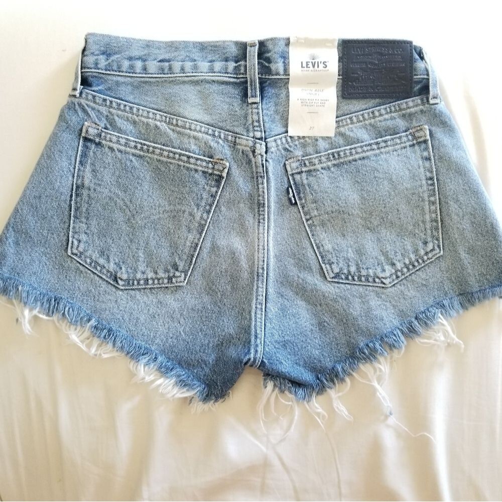 🍒NWT🍒 LEVI'S EMBROIDERED HIGH RISE SHORTS - Picture 9 of 11